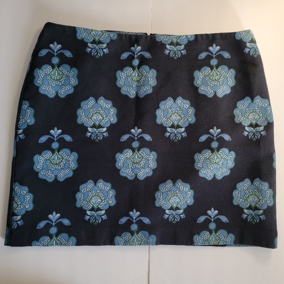 LOFT Dresses & Skirts - 🌸3/$15 Loft Navy Blue and Floral Print Fall Lined Back Zip Up Mini Skirt